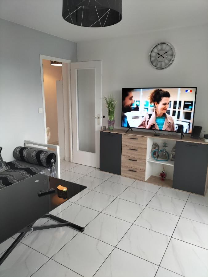 Jolie Appartement Proche Tramway Venissieux Bagian luar foto