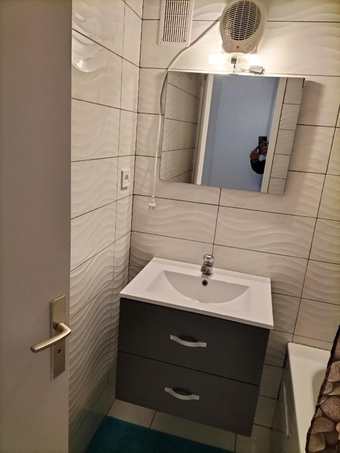 Jolie Appartement Proche Tramway Venissieux Bagian luar foto
