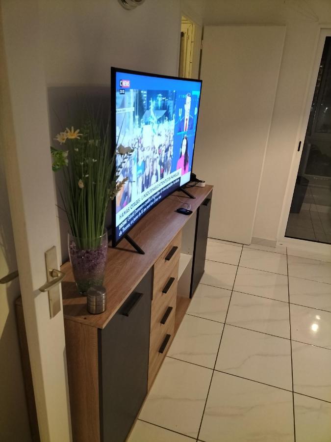 Jolie Appartement Proche Tramway Venissieux Bagian luar foto