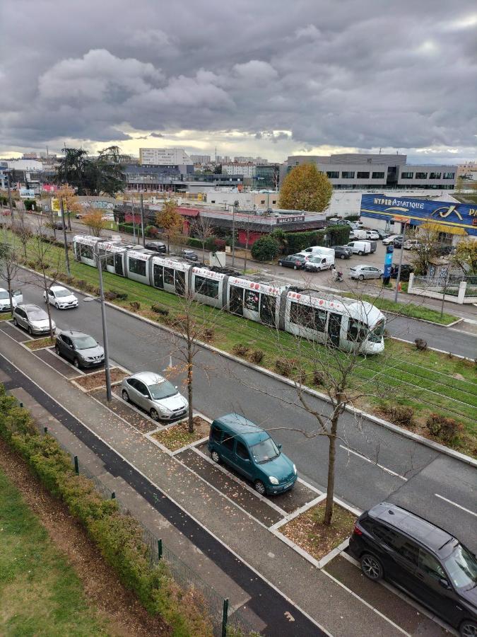 Jolie Appartement Proche Tramway Venissieux Bagian luar foto